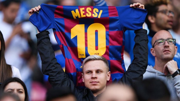 LONDON, ENGLAND - JUNE 01:  A fan holds an FC Barcelona short featuring the name of Lionel Messi during the Finalissima 2022 match between Italy and Argentina at Wembley Stadium on June 1, 2022 in London, England. (Photo by Marc Atkins/Getty Images)