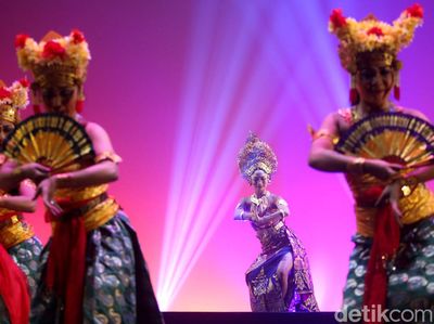 Mengamini Pesona dan Kekayaan Indonesia di Panggung Teater