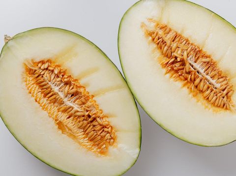 Memiliki rasa manis dan mendinginkan, buah blewah cocok dikonsumsi di hari yang panas/Foto: pexels.com/Karolina Grabowska