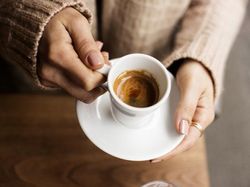 Minum Kopi Bisa Picu Gangguan Penglihatan, Apa Benar?