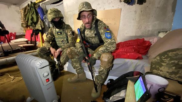 Momen Prajurit di Kharkiv Ikut Nonton Laga Ukraina vs Skotlandia