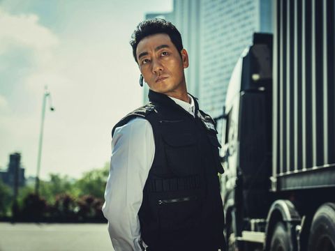Park Hae-soo sebagai Berlin dalam Money Heist: Korea - Joint Economic Area (credit. Jung Jaegu/Netflix) © 2021
