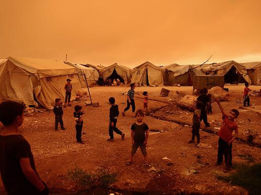 Nasib Anak-anak Pengungsi Suriah di Tengah Kepungan Badai Pasir