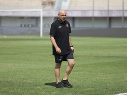 Bernardo Realistis Hadapi AFC Cup, Ungkit Lawan PSM 10 Kali Lebih Kuat