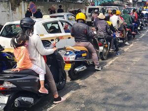 Bikin Iri, Pemotor di Kota Ini Tertib Banget Bikin Iri, Pemotor di Kota Ini Tertib Banget