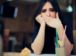 Ini 6 Penyebab Orang Alami Cegukan Setelah Makan