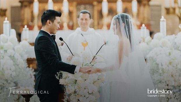 Pernikahan Eva Celia dan Demas Narawangsa