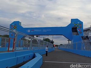 Mengintip Persiapan Sirkuit Formula E Jelang H-1 Balapan Mengintip Persiapan Sirkuit Formula E Jelang H-1 Balapan