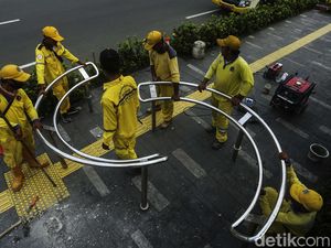Portal S Penghalang Motor Dipasang di Trotoar Metropole Jakpus