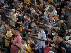 Salat Gaib di Berbagai Penjuru Daerah untuk Eril