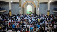 Foto-foto Salat Gaib untuk Anak Ridwan Kamil di Masjid Raya Bandung