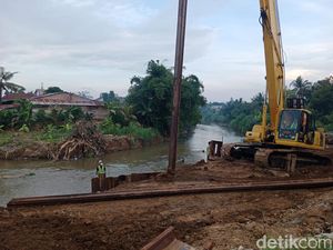 Warga Minta Bobby Kebut Perbaikan Jalan di Medan Denai Warga Minta Bobby Kebut Perbaikan Jalan di Medan Denai
