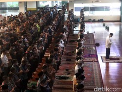 Apa Perbedaan Sholat Ghaib dan Sholat Jenazah?