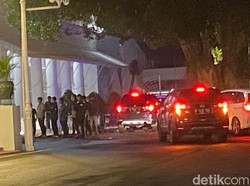 Kala Haru Menyelimuti Rumah Dinas Ridwan Kamil di Bandung