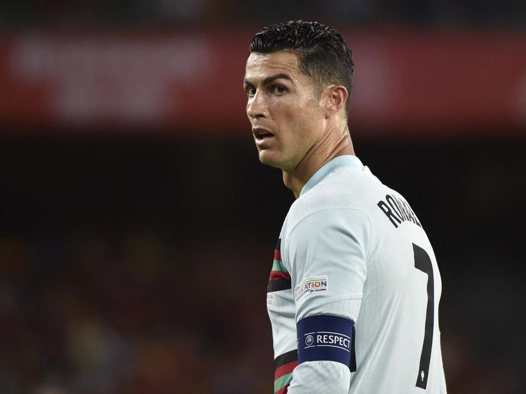 Saran buat Bayern: Ganti Lewandowski dengan Ronaldo