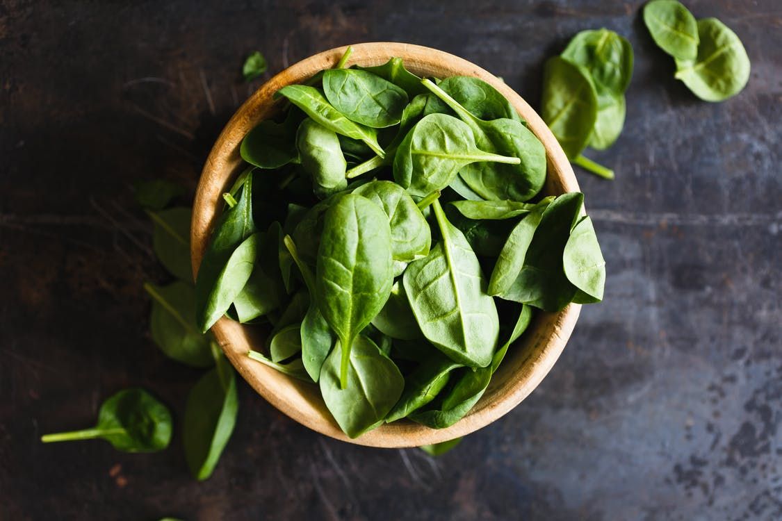 Sayuran kaya antioksidan yang baik dikonsumsi saat cuaca panas, salah satunya sayur bayam/Foto: pexels.com/Pixabay