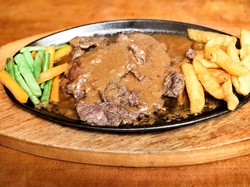 Ini 4 Alasan Steak Kaki Lima Bisa Murah, Sewa Tempat hingga Menunya