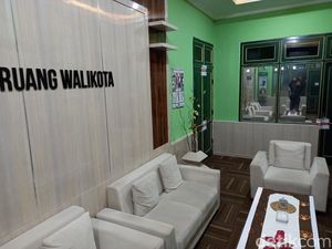 Suasana Terkini Kantor Wali Kota Jogja yang Disegel KPK Suasana Terkini Kantor Wali Kota Jogja yang Disegel KPK