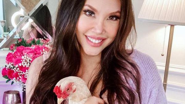 Momen Chef Vindy Lee Adopsi Ayam, Dirawat Bak Anak Sendiri