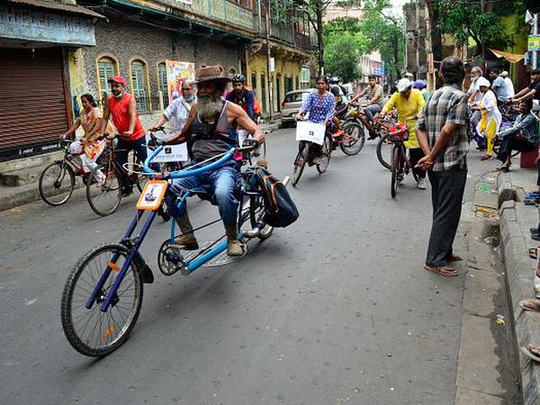 Lihat Cara Warga Kalkuta India Rayakan Hari Sepeda Sedunia, Santai...
