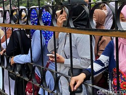 Perwakilan Ridwan Kamil Izinkan Ratusan Warga Takziah ke Gedung Pakuan