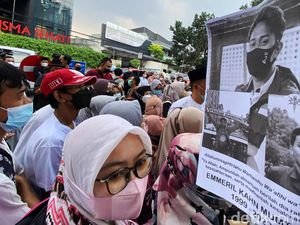Mohon Empati, Datang ke Takziah Eril Jangan Bikin Konten Mohon Empati, Datang ke Takziah Eril Jangan Bikin Konten