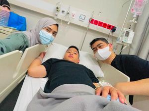 Anak April Jasmine dan Ustaz Solmed Dilarikan ke IGD Anak April Jasmine dan Ustaz Solmed Dilarikan ke IGD
