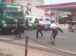 Kades Panggil Kreator Konten Setop Truk yang Tewaskan Remaja di Bogor Kades Panggil Kreator Konten Setop Truk yang Tewaskan Remaja di Bogor