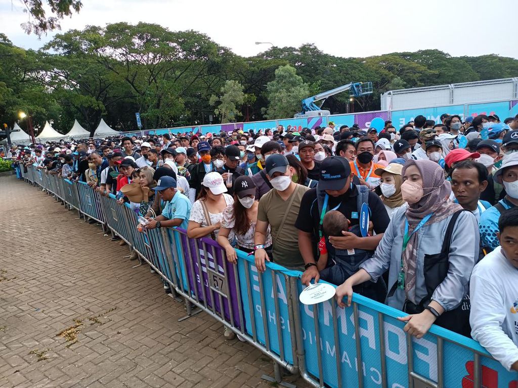 Formula E Jakarta 2022 Selesai, Penonton Keluar Mengular