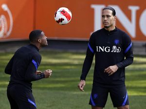 Van Dijk Sedih Wijnaldum Tak Masuk Skuat Timnas Belanda