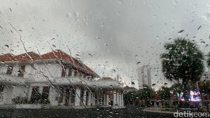 Ilustrasi hujan di Surabaya. Ilustrasi hujan di Surabaya.