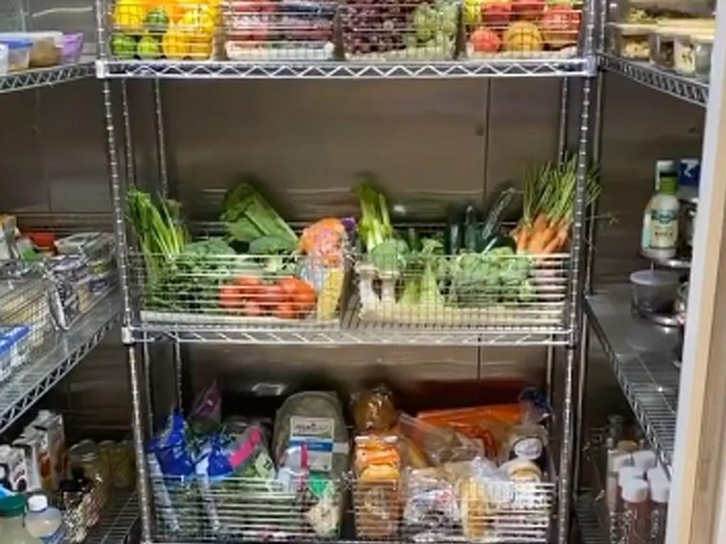 Mirip Supermarket, Ini Isi Kulkas Keluarga Kardashian dan Jenner