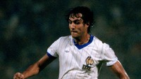 Nama Jean-Francois Larios mungkin asing. Tapi eks pesepakbola berjuluk Turbo ini masih diingat sebagai sosok yang pada tahun 1982 dituding menyelingkuhi istri legenda Prancis Michel Platini. Saat itu Platini yang berang mengancam keluar dari timnas Prancis. Dengan status kebintangan Platini saat itu, Larios-lah yang harus rela didepak dari skuad Les Bleus. Foto: PA Images via Getty Images/Peter Robinson - EMPICS
