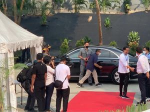 Momen Jokowi Tiba di Sirkuit Formula E, Disambut Anies-Sahroni