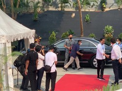 Jokowi Tiba di Sirkuit Formula E, Disambut Anies hingga Sahroni