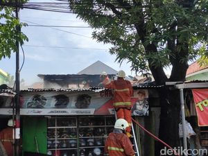 Nenek Buang Korek yang Dimainkan Cucu Berujung Kebakaran