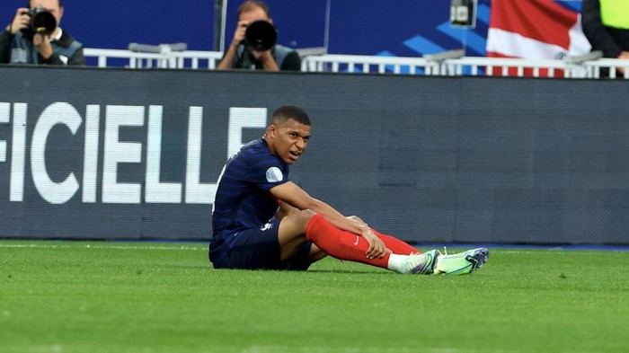 PARIS, FRANCE - JUNE 03: Kylian Mabppe of Team France react after his injury during the UEFA Nations League League A Group 1 match between France and Denmark at Stade de France on June 03, 2022 in Paris, France. (Photo by Xavier Laine/Getty Images)