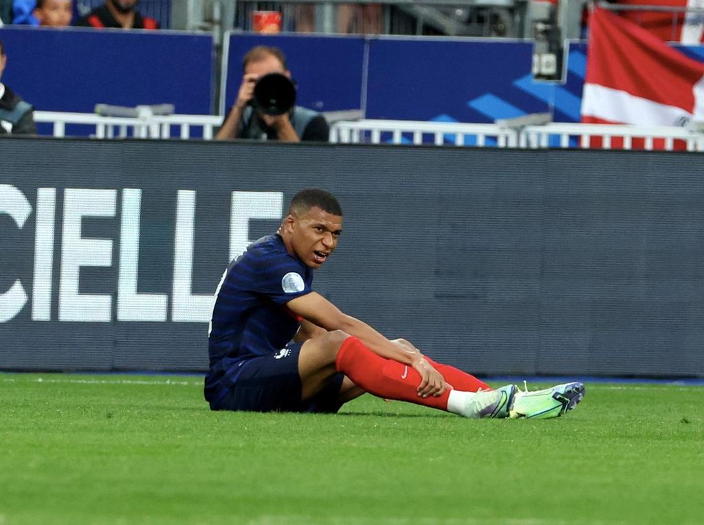 Duh, Kylian Mbappe Cedera Lutut Duh, Kylian Mbappe Cedera Lutut
