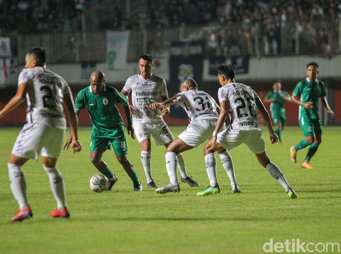 Laga uji coba PSS Sleman lawan Bali United di Stadion Maguwoharjo, Sleman, Sabtu (4/6/2022).