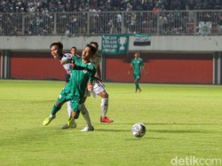PSS yang tampil dihadapan pendukung berusaha langsung menekan.