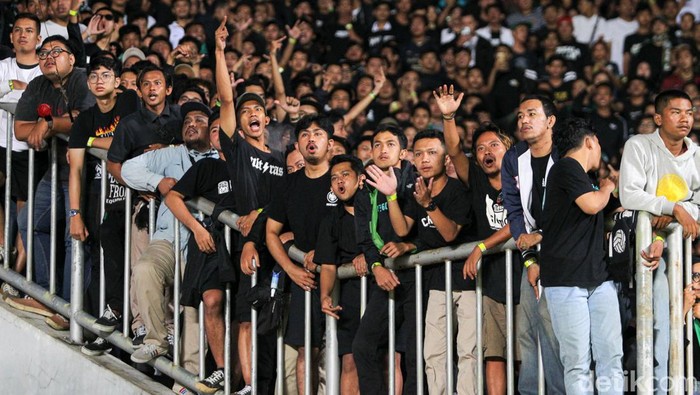 LAGA UJI COBA PSS SLEMAN MELAWAN BALI UNITED Laga uji coba PSS Sleman menjamu tamunya Bali United di Stadion Maguwoharjo, Sleman, Yogyakarta, Sabtu (4/6/2022). Laga uji yang diselenggarakan dengan suporter tersebut berakhir dengan skor 1-2 untuk kemenangan Bali United.