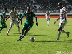 Super Elja langsung menurunkan rekrutan anyarnya pada laga ini.