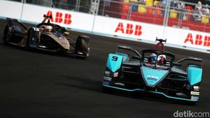 Melihat Lagi Aksi Juara Formula E Mitch Evans di JIEC