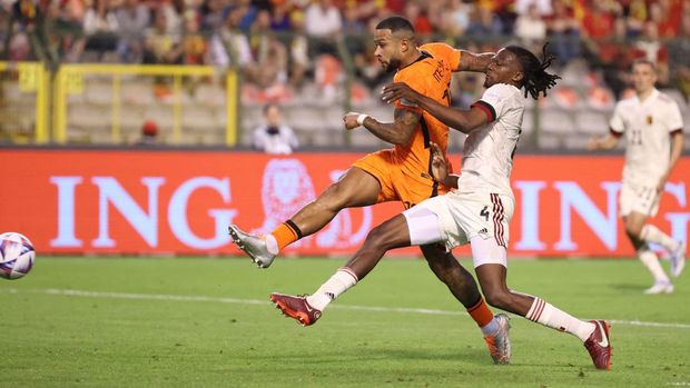 Netherlands' Memphis Depay scoring the 0-4 goal during a soccer game between Belgian national team the Red Devils and the Netherlands, Friday 03 June 2022 in Brussels, the first game (out of six) in the Nations League A group stage. BELGA PHOTO VIRGINIE LEFOUR (Photo by VIRGINIE LEFOUR / BELGA MAG / Belga via AFP) (Photo by VIRGINIE LEFOUR/BELGA MAG/AFP via Getty Images)