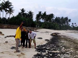 Menikmati Panorama Ciamik Pantai Srau, Spot Instagramable di Pacitan