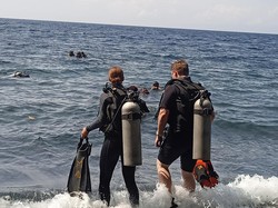 Mancing-Cari Ikan di Spot Diving Tulamben Bali Hukumnya Haram