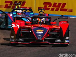 Pebalap Formula E Latihan Bebas Jelang Adu Cepat