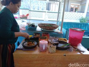 Nikmatnya Pecel & Karedok Mah Neneng, Kuliner Merakyat di Pangandaran