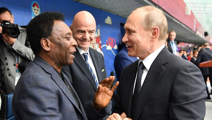 SAINT PETERSBURG, RUSSIA - JUNE 17:  Russian President Vladimir Putin is greeted by Brazilian football legend Pele as FIFA president Gianni Infantino looks on prior to the FIFA Confederations Cup Group A match between Russia and New Zealand at Saint Petersburg Stadium on June 17, 2017 in Saint Petersburg, Russia.  (Photo by Stuart Franklin - FIFA/FIFA via Getty Images)