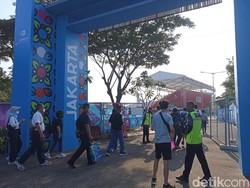 Penonton Mulai Berdatangan ke Ancol Jelang Balap Formula E, Antrean Mengular